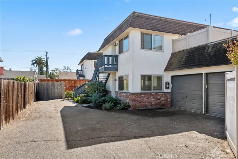 2048 Garden Ln B, Costa Mesa, CA 92627