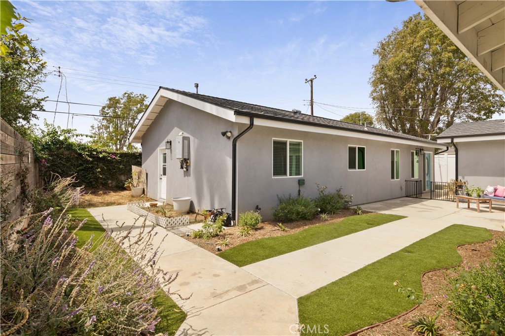 2049 Monrovia, Costa Mesa CA 92627 - photo 24