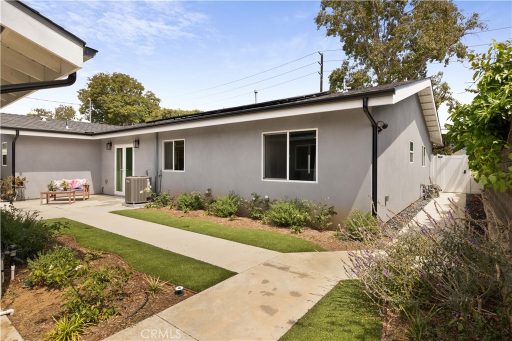 2049 Monrovia, Costa Mesa CA 92627 - photo 25