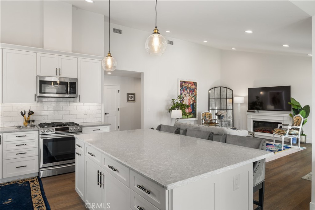 2049 Monrovia, Costa Mesa CA 92627 - photo 8
