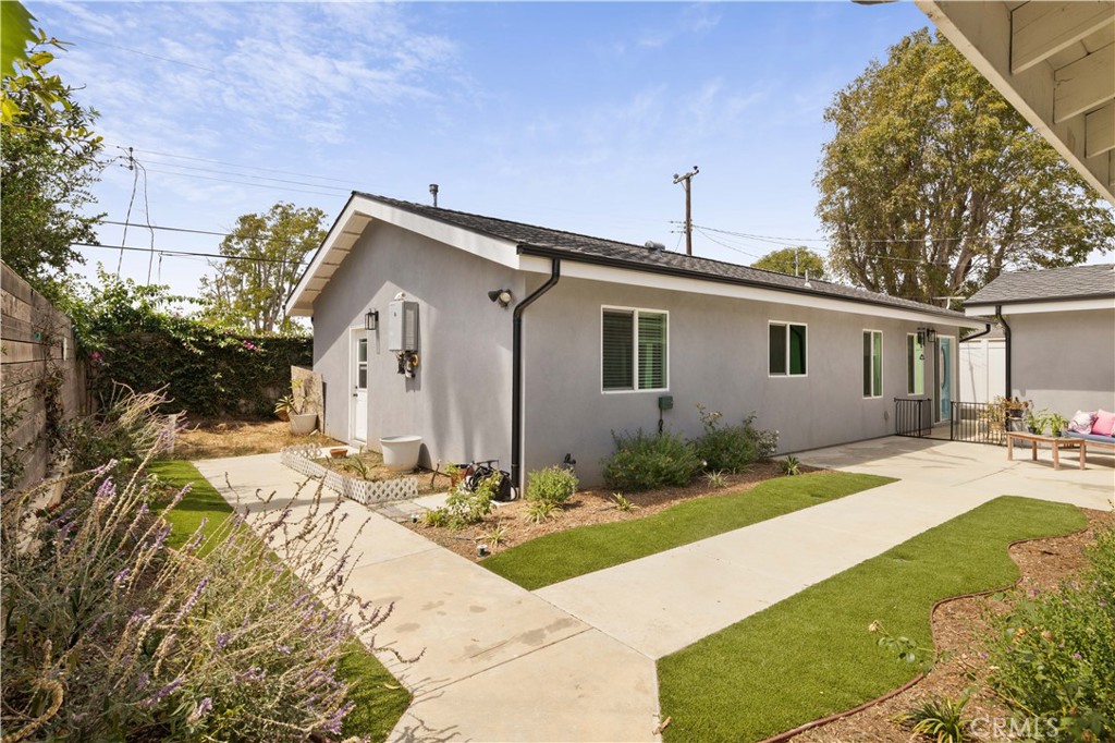 2049 Monrovia, Costa Mesa CA 92627 - photo 26