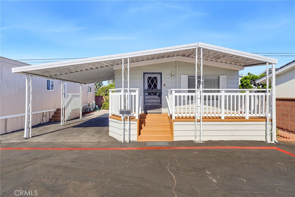 2060 Newport Boulevard 21, Costa Mesa CA 92627 - photo 2