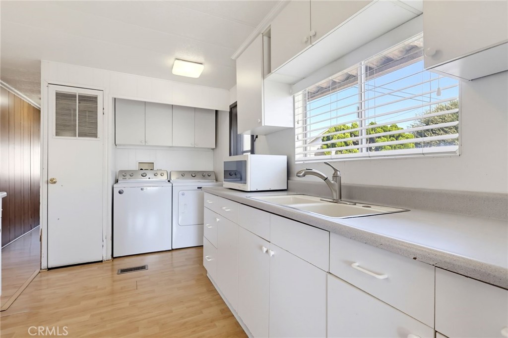 2060 Newport Boulevard 21, Costa Mesa CA 92627 - photo 14