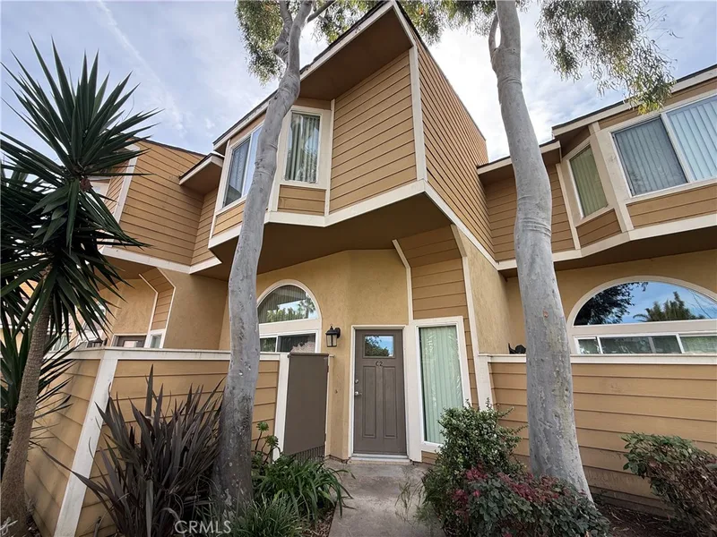 2063 Charle C2, Costa Mesa, CA 92627
