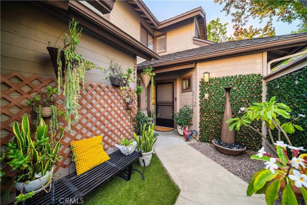 Fully fenced entry courtyard - 2071 Meadow View Lane, Costa Mesa CA 92627 - photo 3