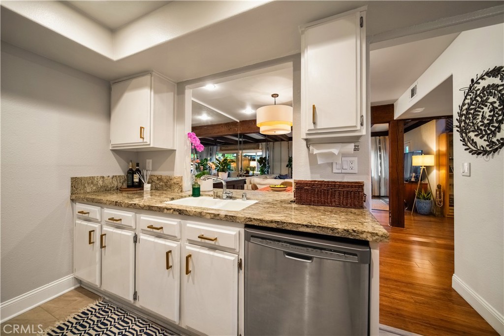 2071 Meadow View Lane, Costa Mesa CA 92627 - photo 16