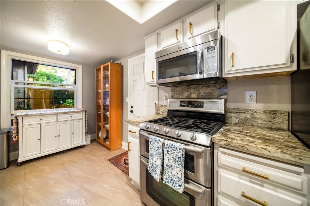 2071 Meadow View Lane, Costa Mesa CA 92627 - photo 18