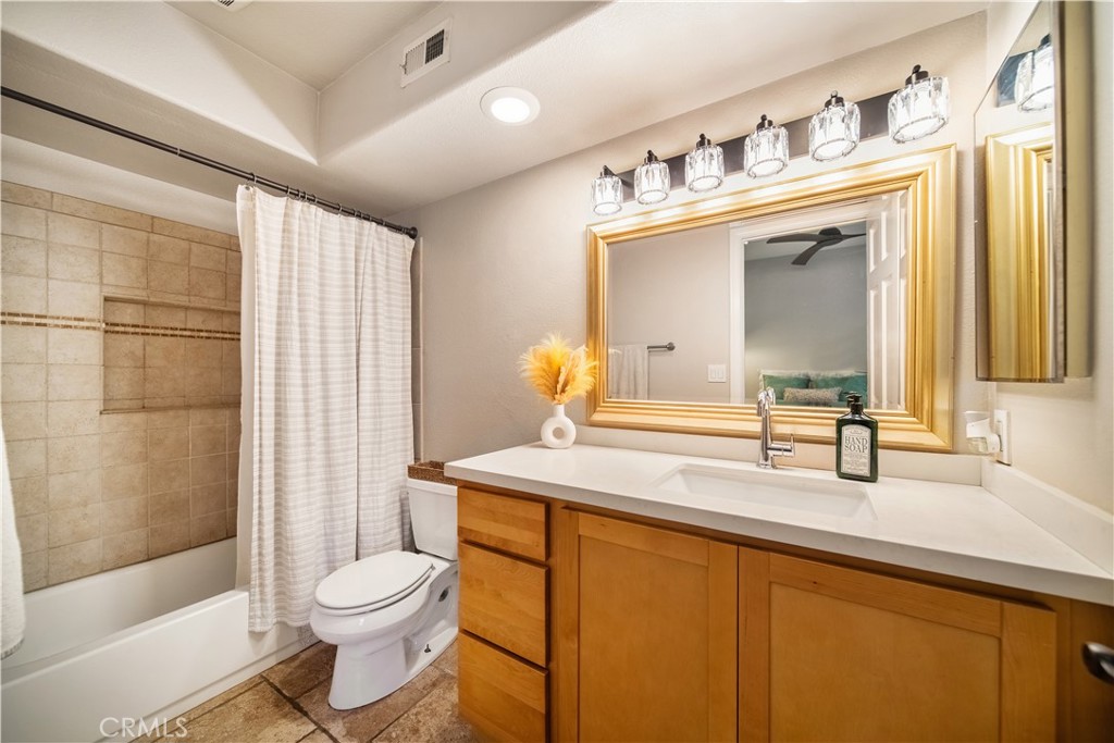Second Ensuite Bathroom - 2071 Meadow View Lane, Costa Mesa CA 92627 - photo 28