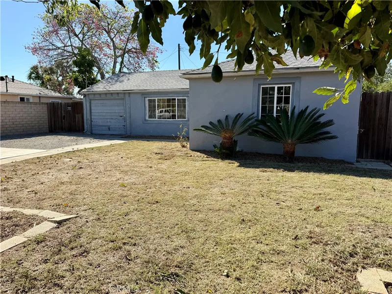 2109 Monrovia, Costa Mesa