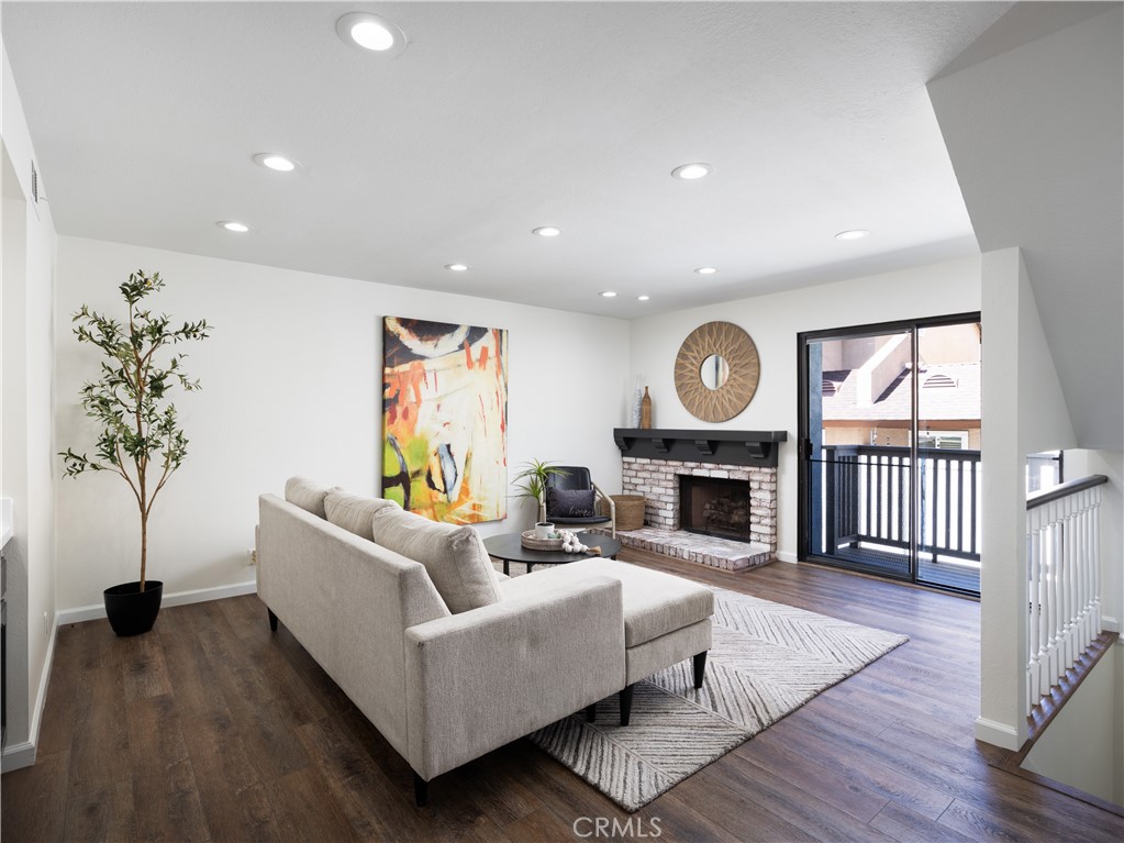 212 Mayfair, Costa Mesa CA 92627 - photo 3