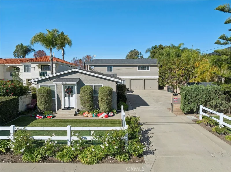 2121 Orange Avenue, Costa Mesa, CA 92627