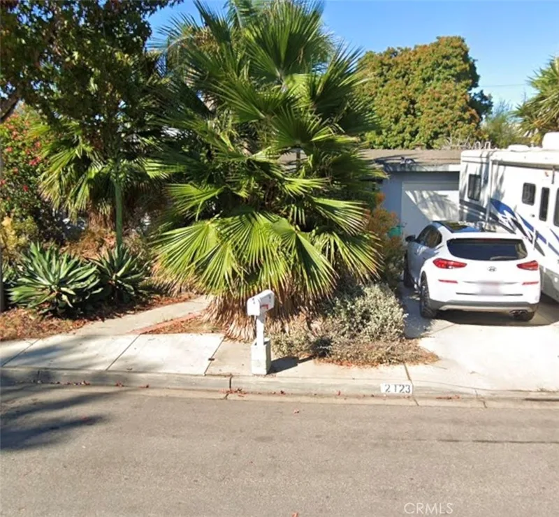 2123 Wallace, Costa Mesa