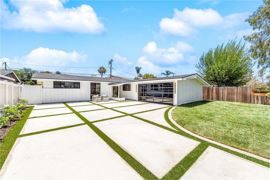 213 Wellesley, Costa Mesa CA 92626 - photo 1