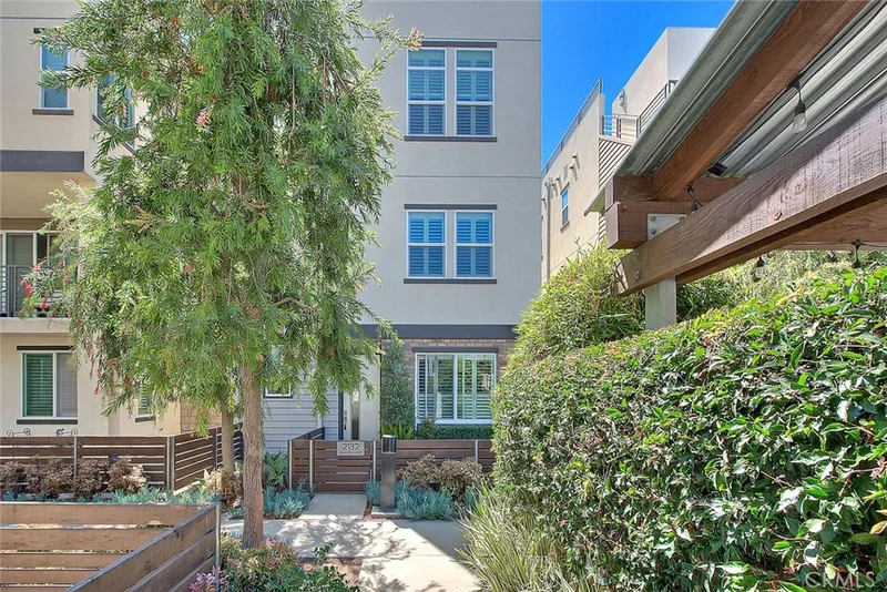 2132 Evans Way, Costa Mesa, CA 92627