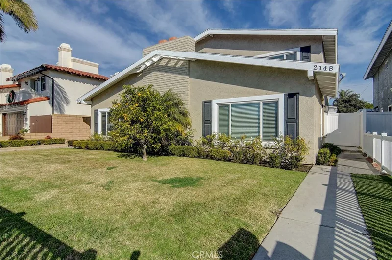214 Palmer Street B, Costa Mesa, CA 92627