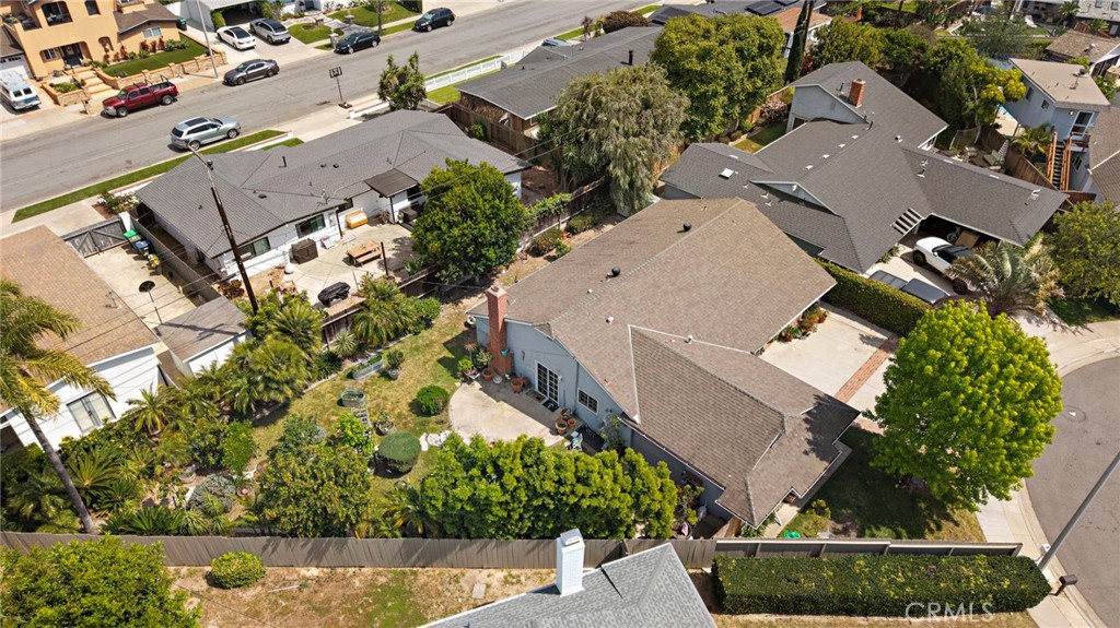 Huge lot with expansive side and backyard at the end of a quiet cul-de-sac - 2147 Aster Place, Costa Mesa CA 92627 - photo 1