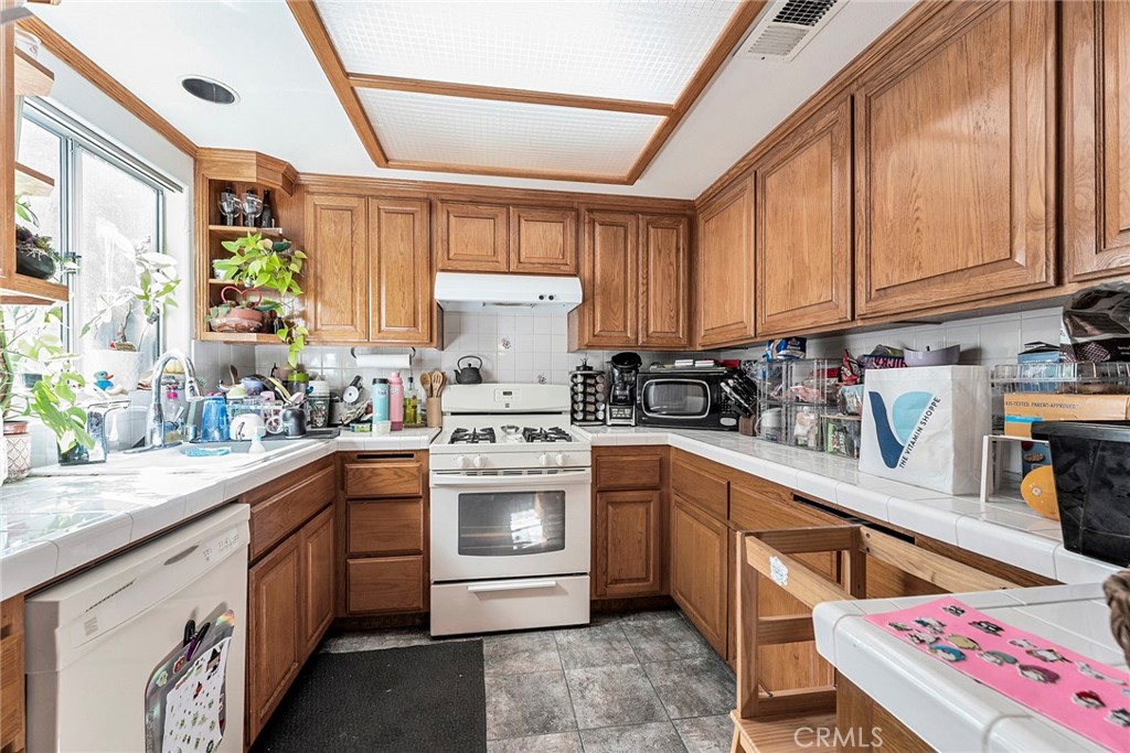 Unit B - Kitchen - 2150 Rural Lane, Costa Mesa CA 92627 - photo 38
