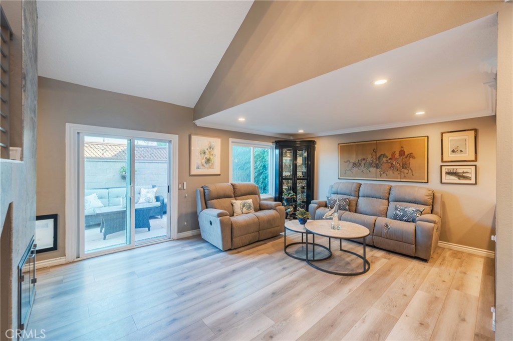 High ceilings - 2168 San Michel E B, Costa Mesa CA 92627 - photo 6