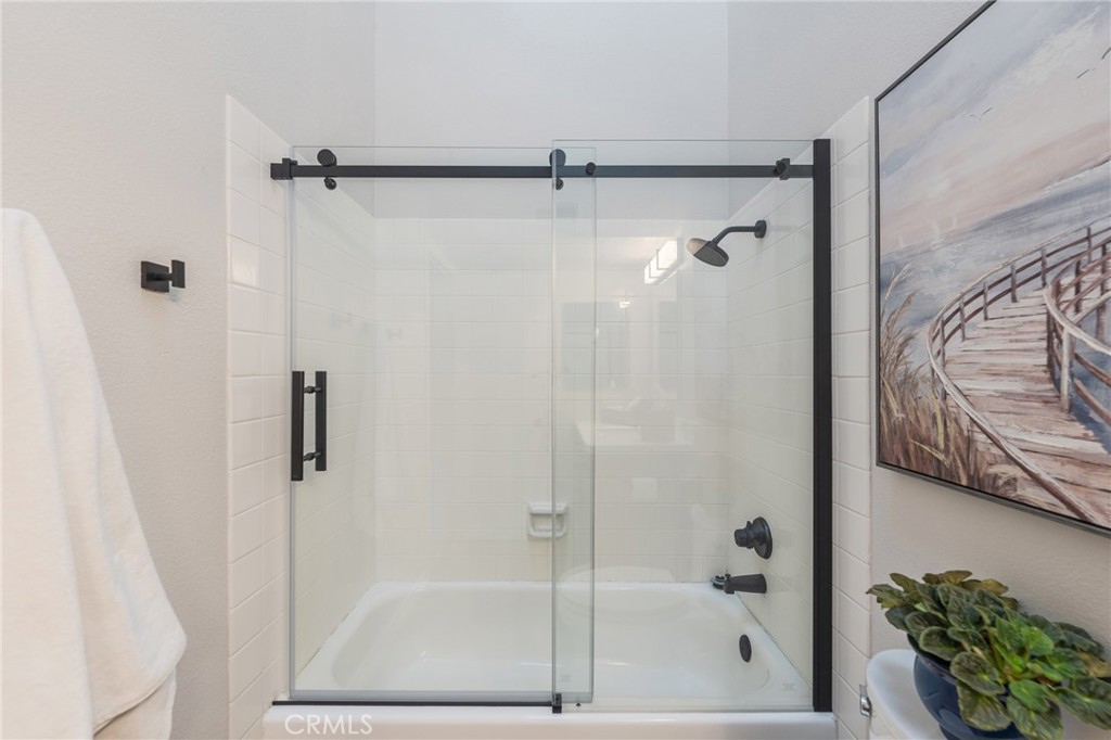 Newer custom shower doors - 2168 San Michel E B, Costa Mesa CA 92627 - photo 30