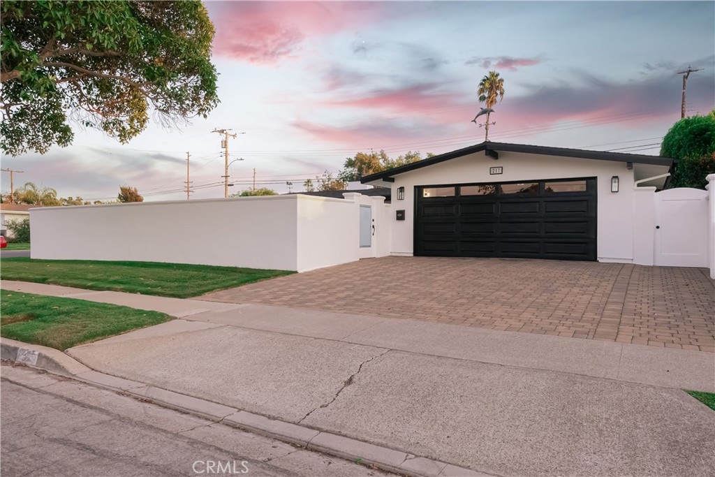 Welcome to 217 Amherst - 217 Amherst Road, Costa Mesa CA 92626 - photo 1
