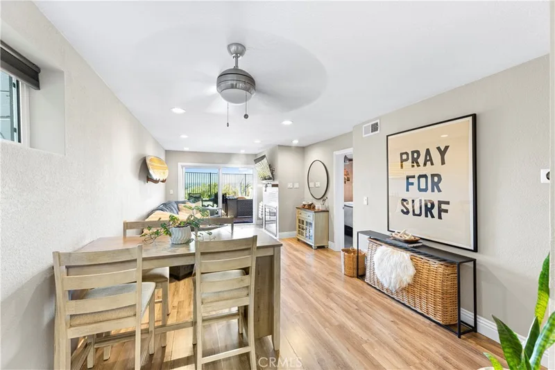 2205 Pacific Avenue 101, Costa Mesa, CA 92627
