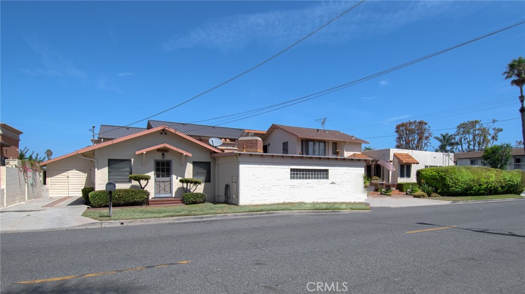 2209 Elden Avenue / 147 Virginia Place- Front Exterior - 2209 Elden Avenue, Costa Mesa CA 92627 - photo 1