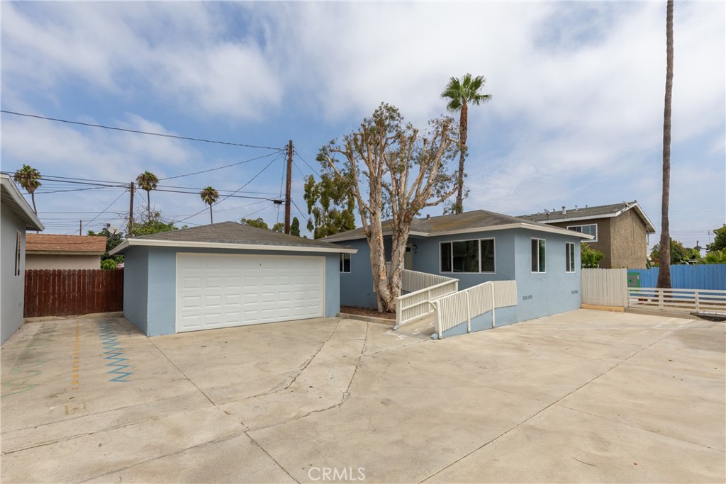 end of the community with nice front area - 2218 Placentia D, Costa Mesa CA 92627 - photo 1