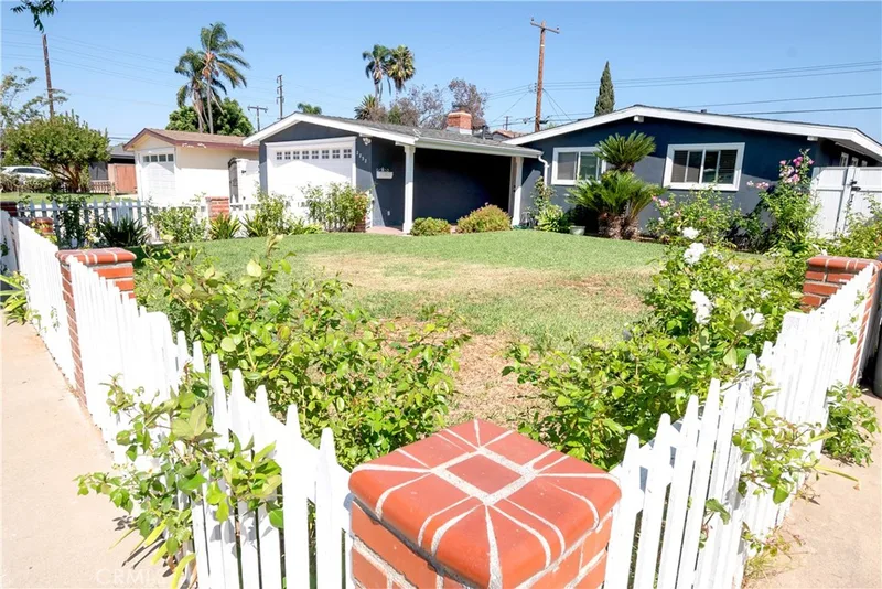 2232 Anaheim, Costa Mesa, CA 92627