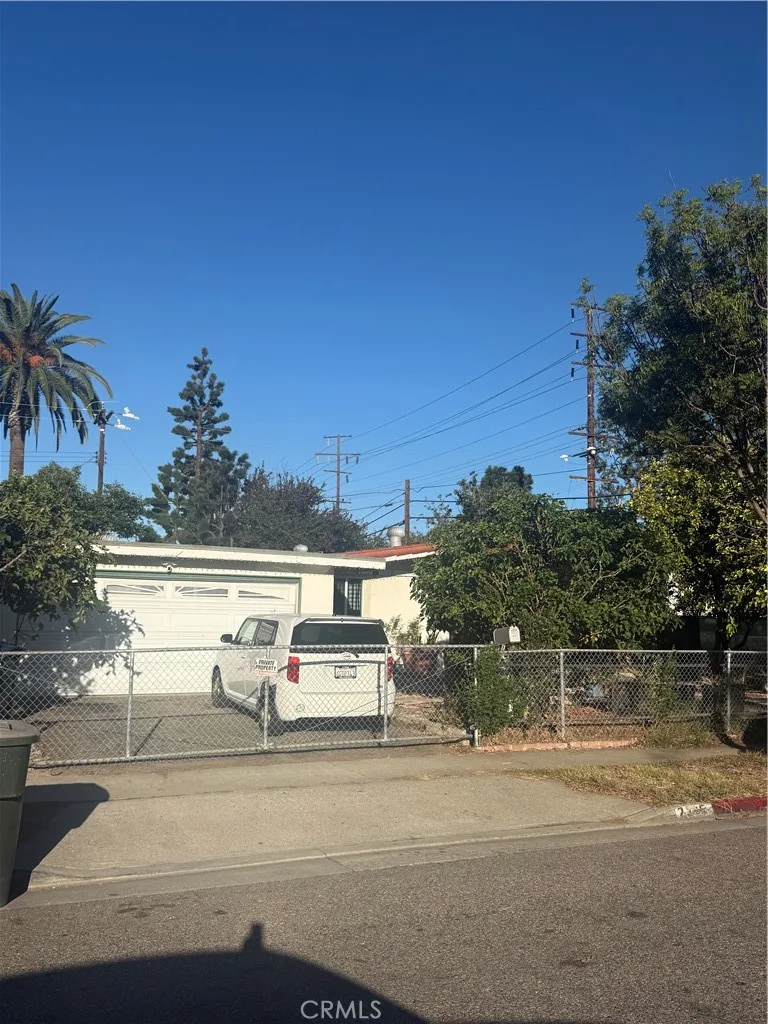 2245 Anaheim, Costa Mesa, CA 92627