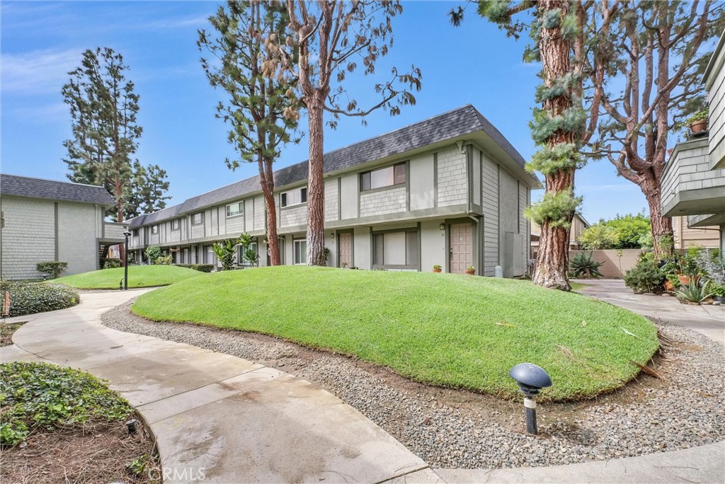 229 W Wilson Street 10, Costa Mesa CA 92627 - photo 2