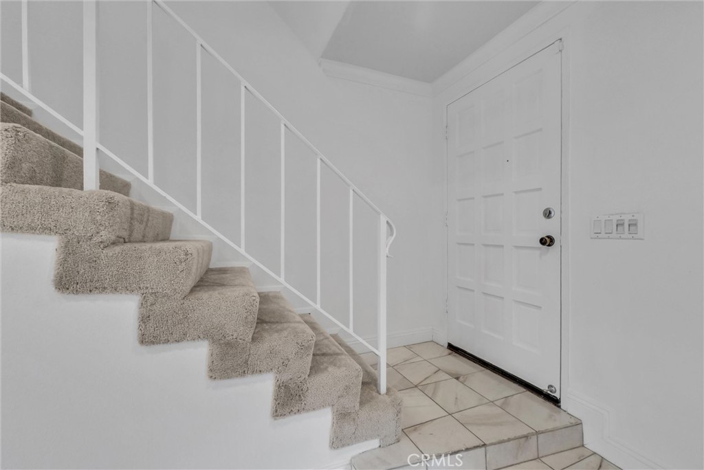 Entry - 229 W Wilson Street 10, Costa Mesa CA 92627 - photo 4