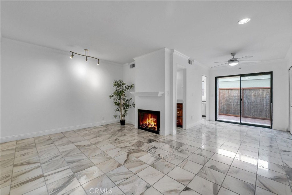 Living area - 229 W Wilson Street 10, Costa Mesa CA 92627 - photo 5