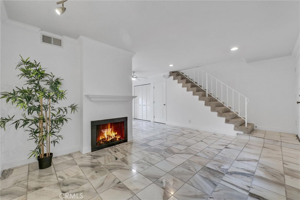 Living area - 229 W Wilson Street 10, Costa Mesa CA 92627 - photo 6