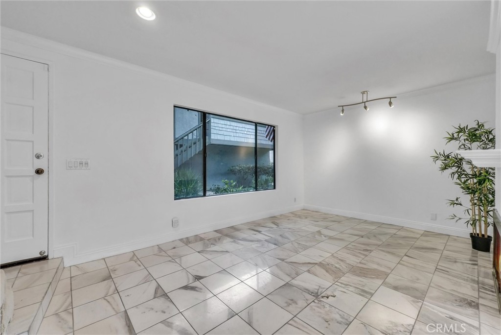 Living area - 229 W Wilson Street 10, Costa Mesa CA 92627 - photo 7