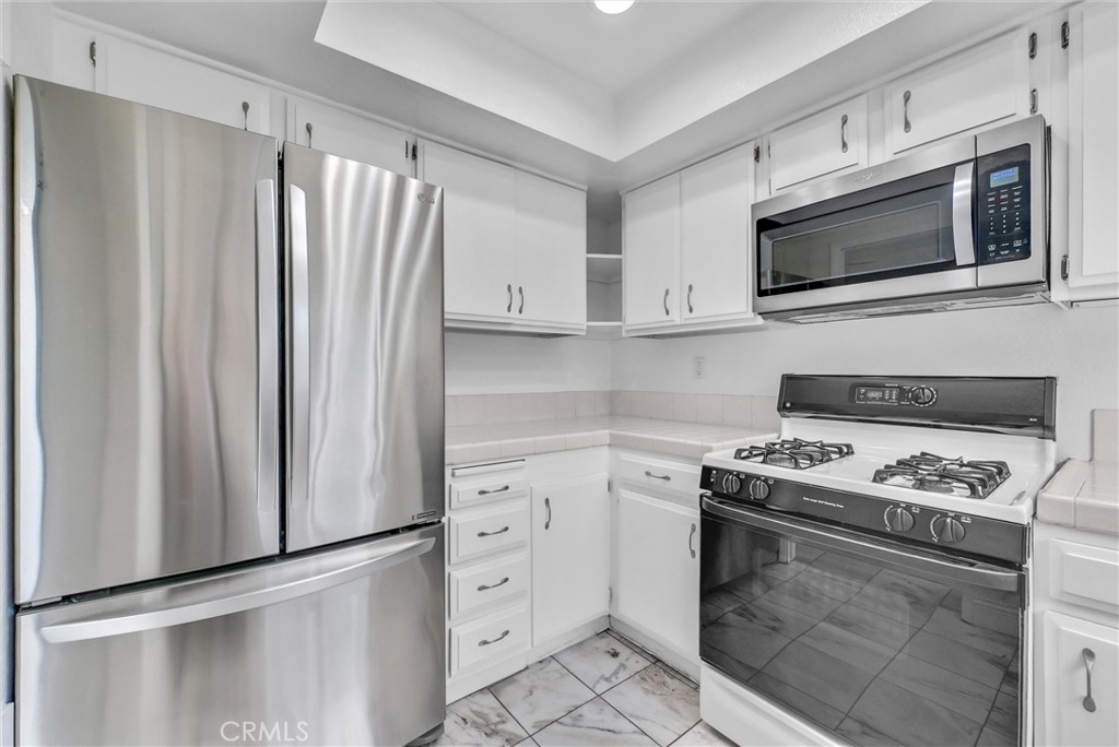 Kitchen - 229 W Wilson Street 10, Costa Mesa CA 92627 - photo 15
