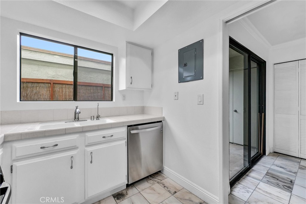 kitchen - 229 W Wilson Street 10, Costa Mesa CA 92627 - photo 17
