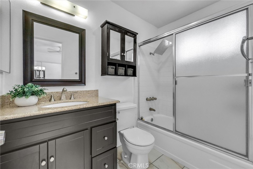Upstairs bathroom - 229 W Wilson Street 10, Costa Mesa CA 92627 - photo 27