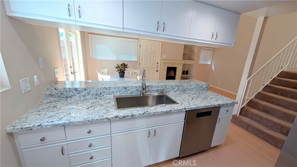 2302 Elden, Costa Mesa CA 92627 - photo 9