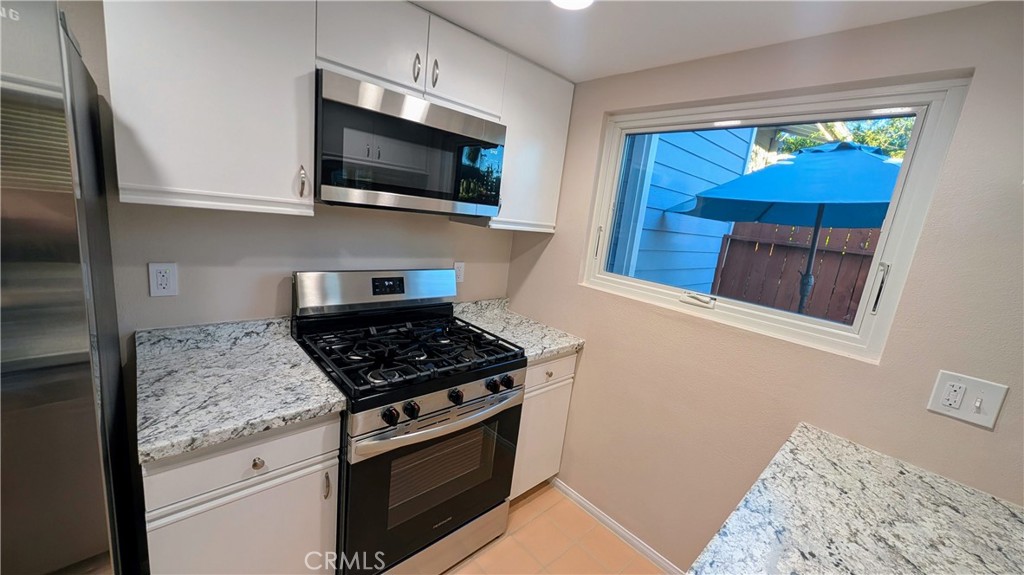 2302 Elden, Costa Mesa CA 92627 - photo 11