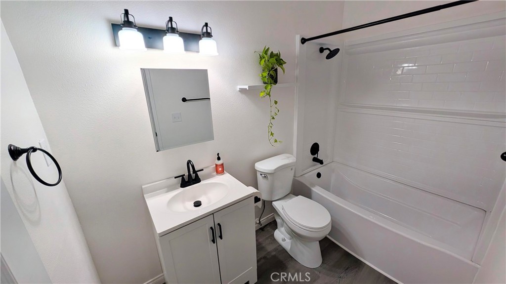 2302 Elden, Costa Mesa CA 92627 - photo 15