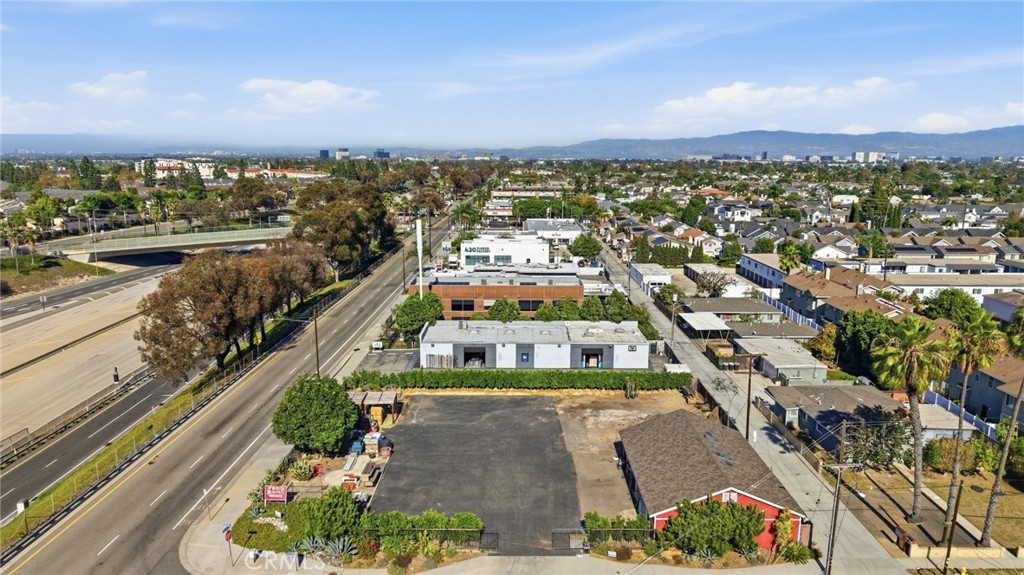 2302 Newport Boulevard, Costa Mesa CA 92627 - photo 3