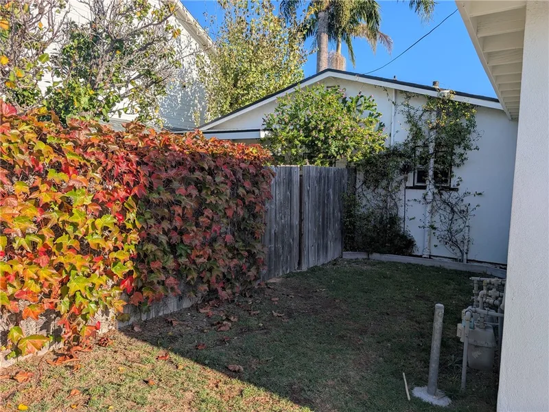 233 1/2 Flower, Costa Mesa, CA 92627