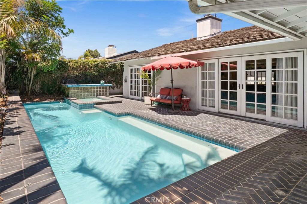 233 E 21st Street, Costa Mesa CA 92627 - photo 1