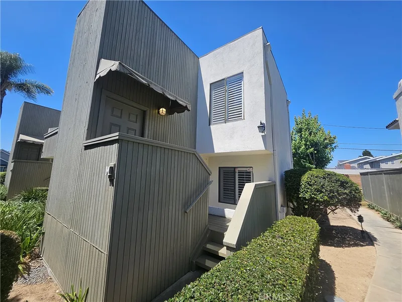 2336 Elden Avenue M, Costa Mesa, CA 92627