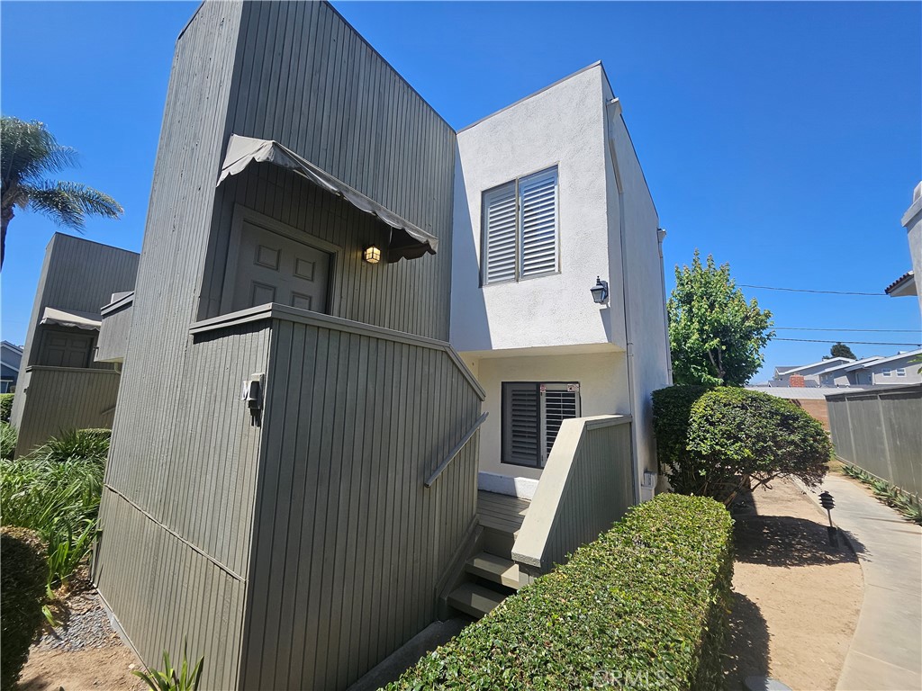 2336 Elden Avenue M, Costa Mesa CA 92627 - photo 1