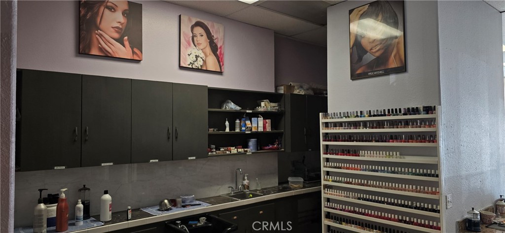 Shampoo station - 2400 Newport Blvd A2, Costa Mesa CA 92627 - photo 13