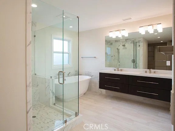 upstairs en-suite bathroom - 241 E 19th Street, Costa Mesa CA 92627 - photo 27