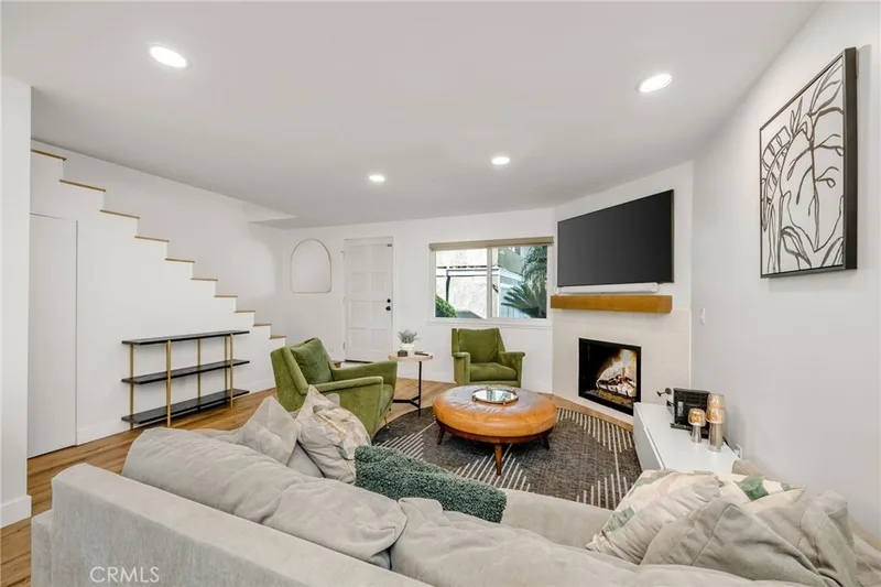 2424 Santa Ana 101, Costa Mesa, CA 92627