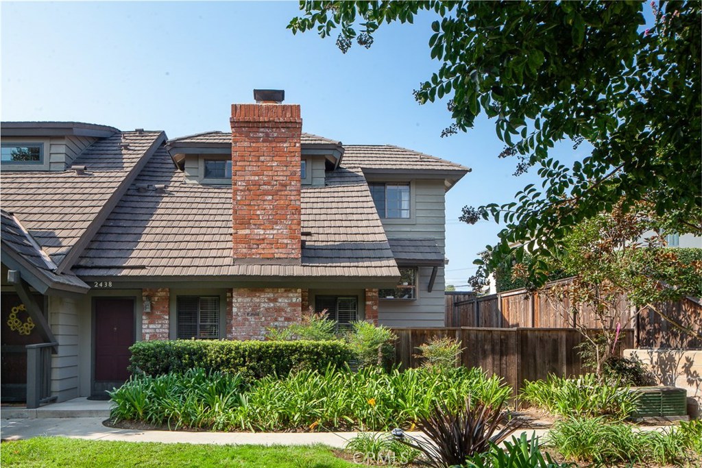 Welcome to 2438 Creswell Lane, a prime corner location 3-BD + loft townhome nestled in a great location in Eastside Cost - 2438 Creswell Lane, Costa Mesa CA 92627 - photo 1