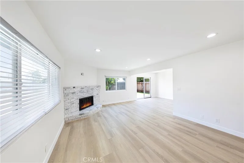 2477 Orange A, Costa Mesa, CA 92627